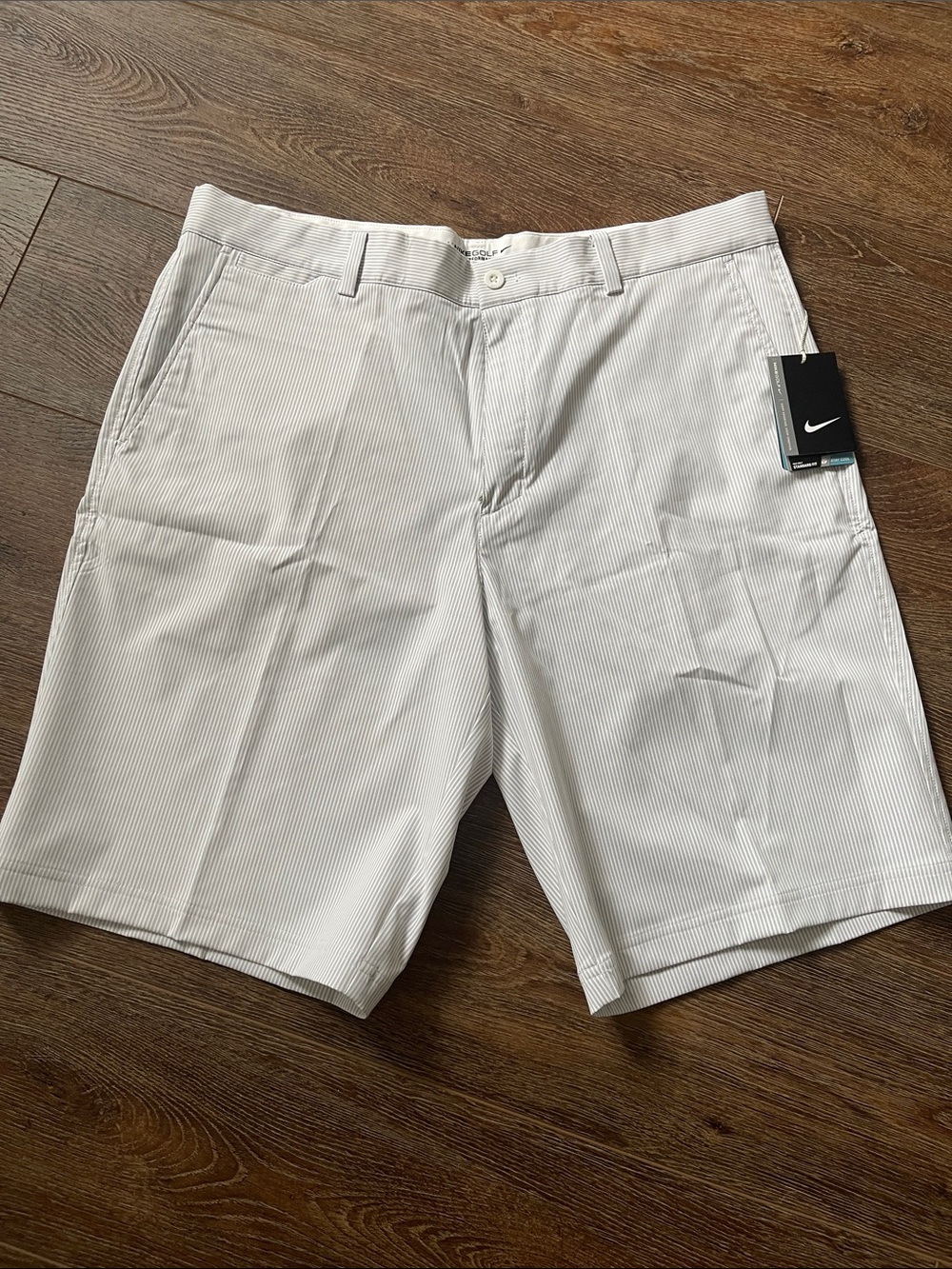 NWT Nike Men’s White Pinstripe Flat Front Golf Shorts